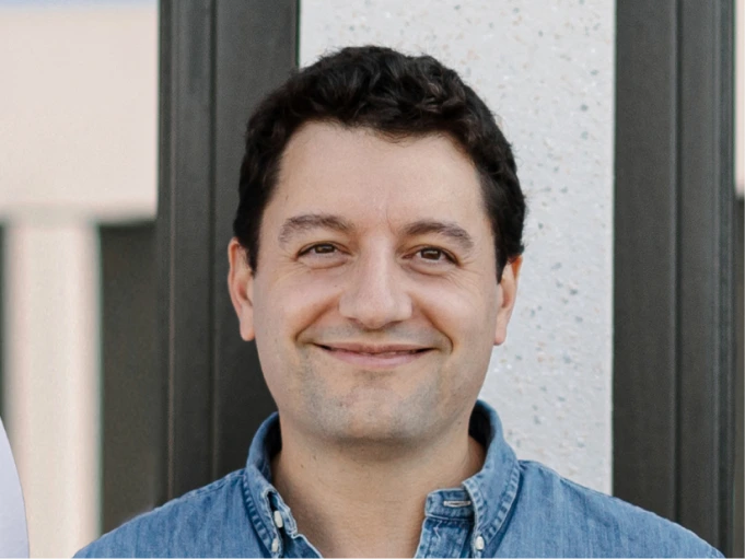 Dr.Kevin Kahn